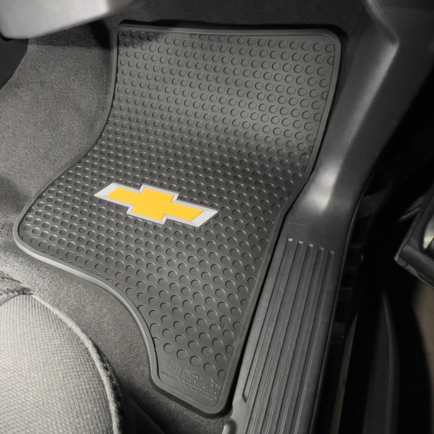 Chevy Silverado 2014-2019 Signature Rubber® Floor Mats with Logo